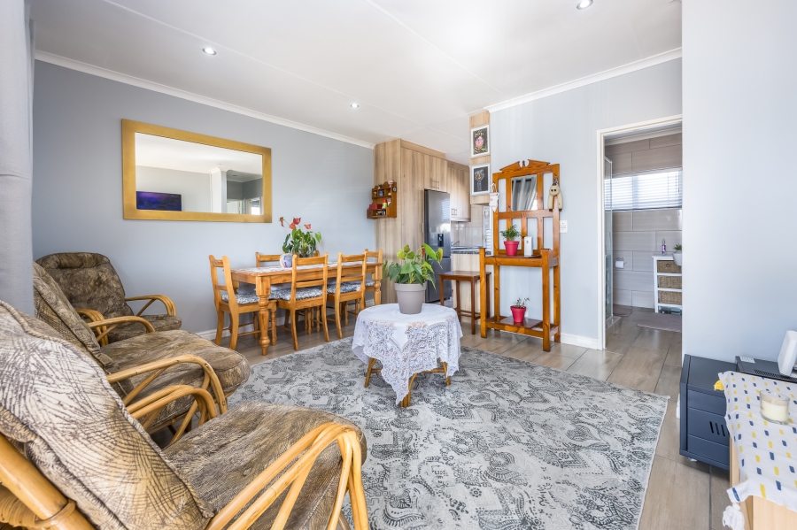 2 Bedroom Property for Sale in The Crest Western Cape